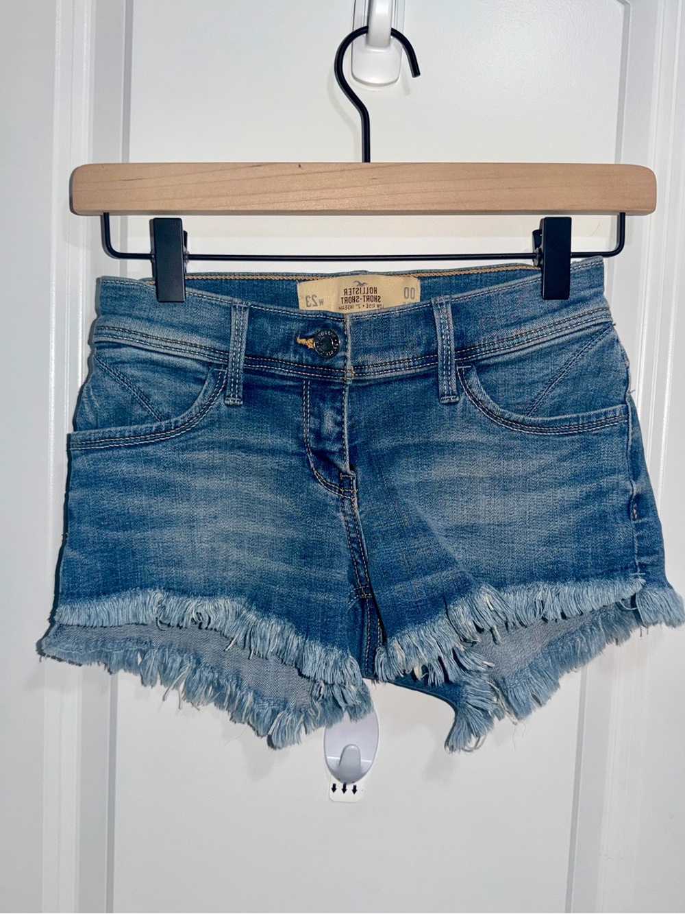 Hollister Low Rise Denim Shorts Size 00 Frayed Hem